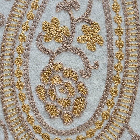 NWOT Ivory Scarf with Gold Embroidery Indian Bollywood Paisley Chain Link - Picture 2 of 14